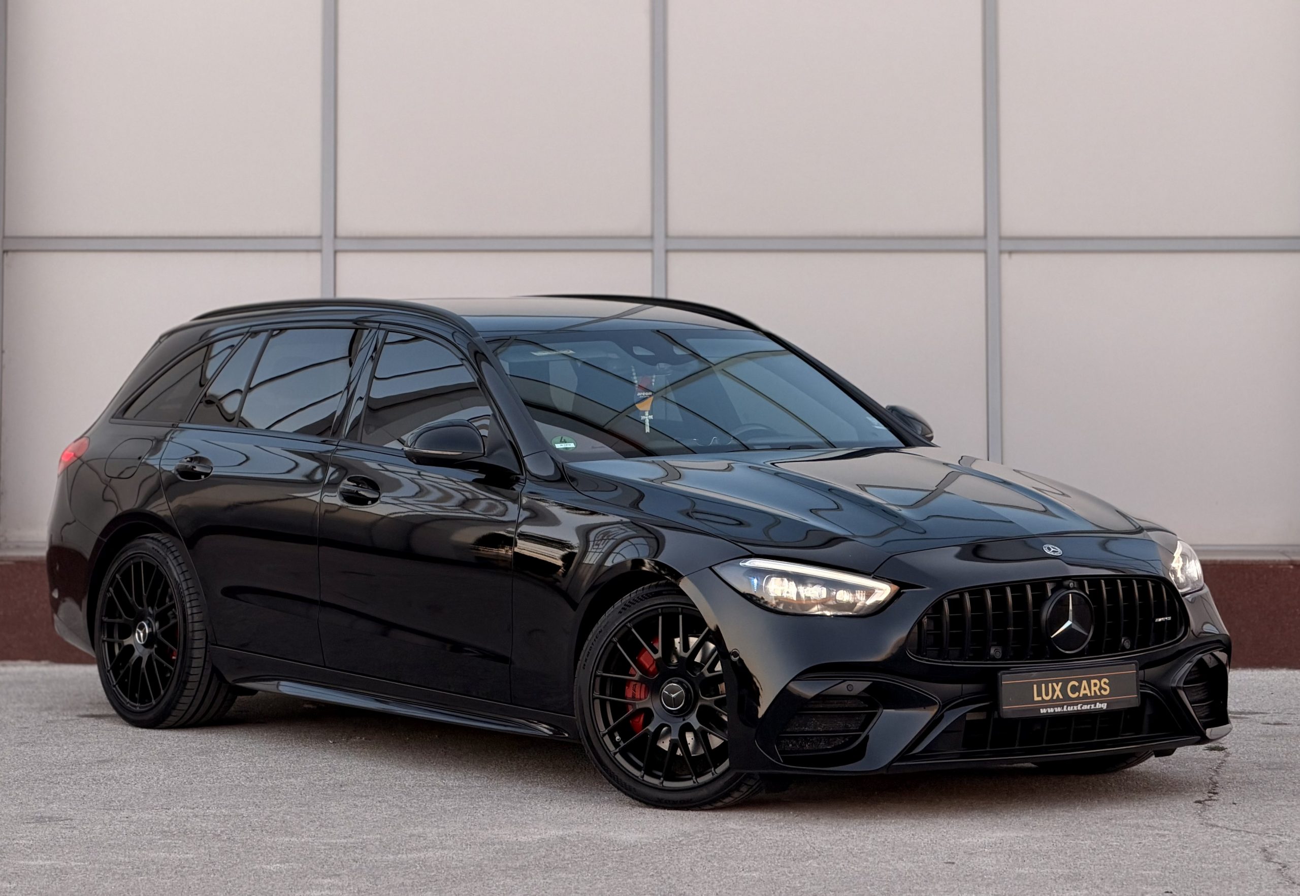 Mercedes-Benz C 300 – 63 AMG pack – Digital – Ambient – Distronic -Burmester –